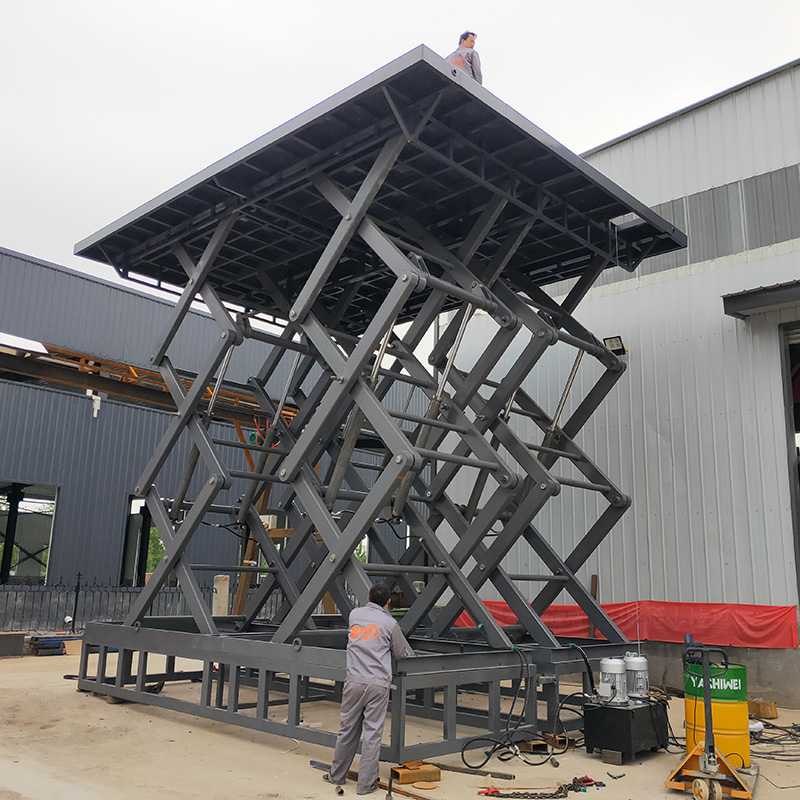 Large scissor lift platform