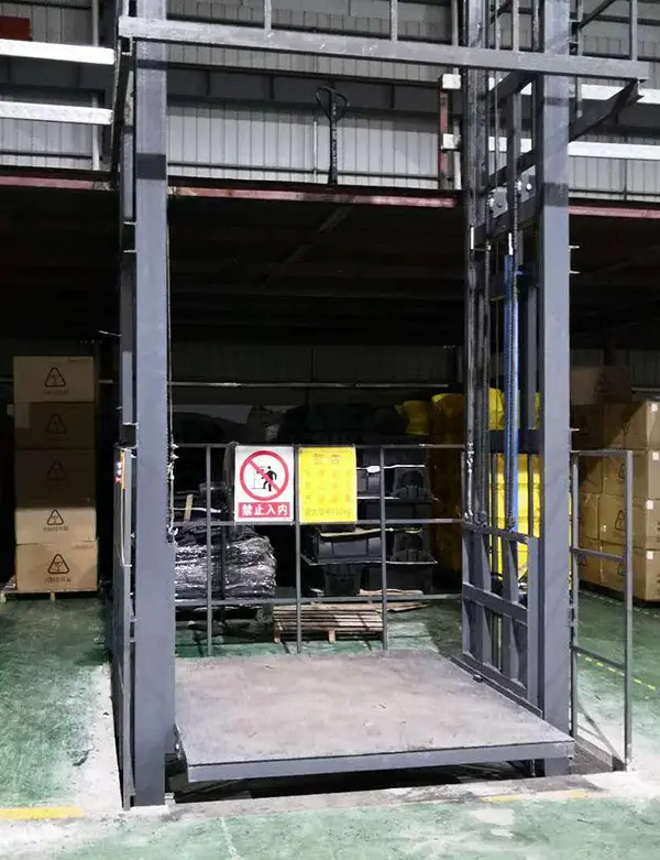 warehouse-goods-lift-12