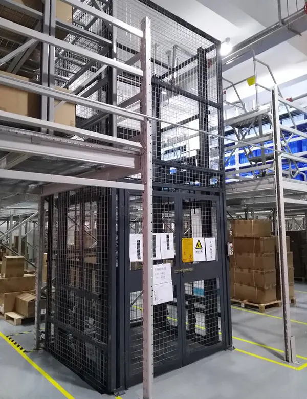 warehouse-goods-lift-13